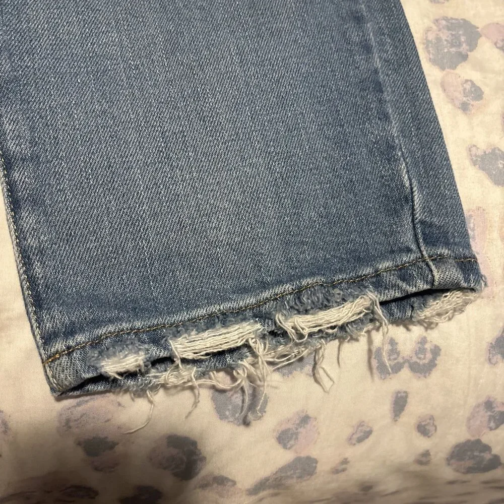 Good American Women’s Light Wash Distressed Jeans Size 15 Style GCC802T 1352